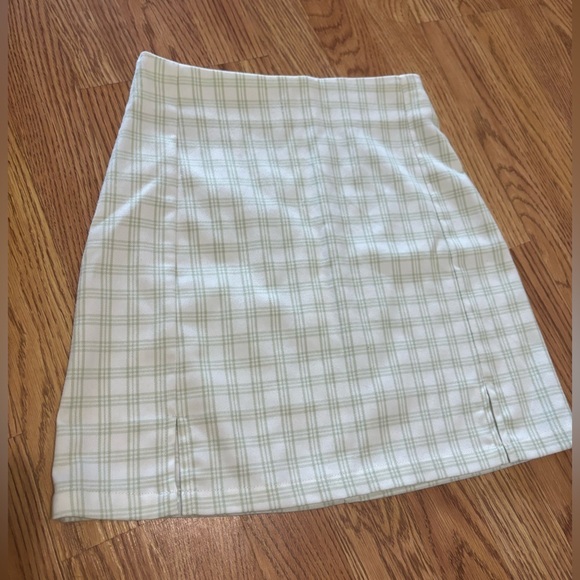 Brandy Melville Dresses & Skirts - brandy melville, green and white skirt